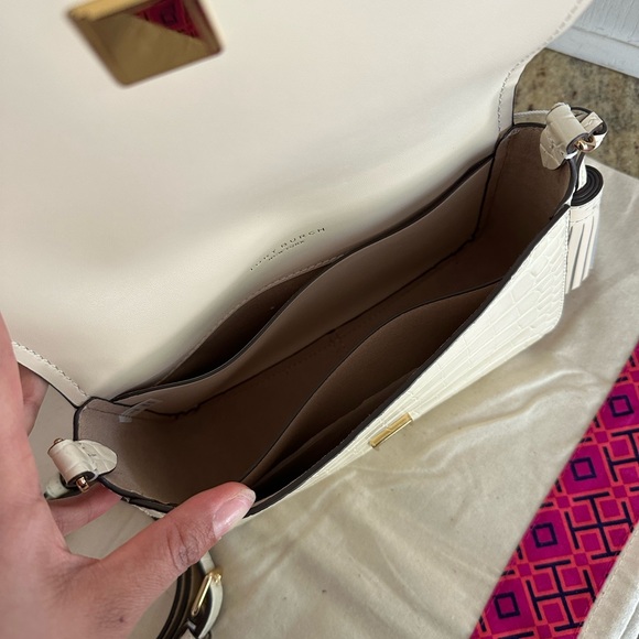 New Tory Burch THEA EMBOSSED FLAP CROSSBODYnew cream color - Picture 6 of 8